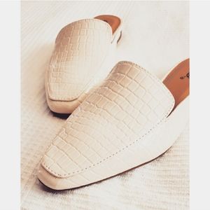 Winter collection💫🤎 white Croc print loafer Flat